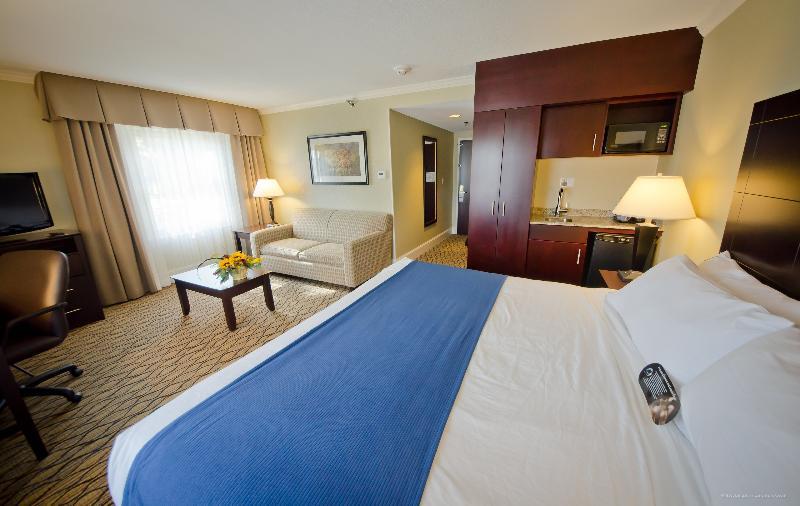 Holiday Inn Express And Suites Merrimack By Ihg Exterior photo